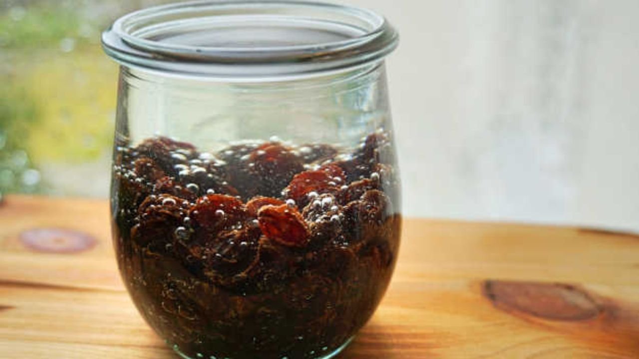 किशमिश का पानी पीने के चौंकाने वाले फायदे, जानें कितने दिन तक लें