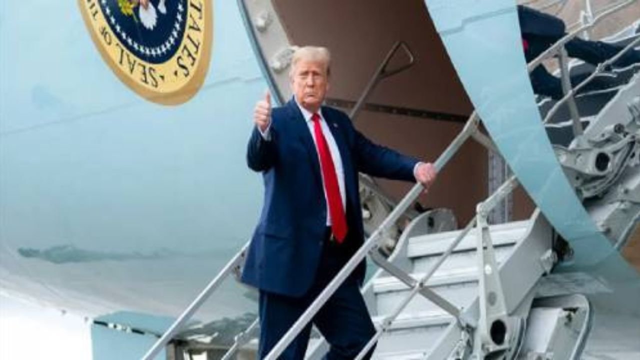 ट्रंप का विमान अचानक वापस लौटा, क्या खतरा है उनके परिवार और सुरक्षा को लेकर?